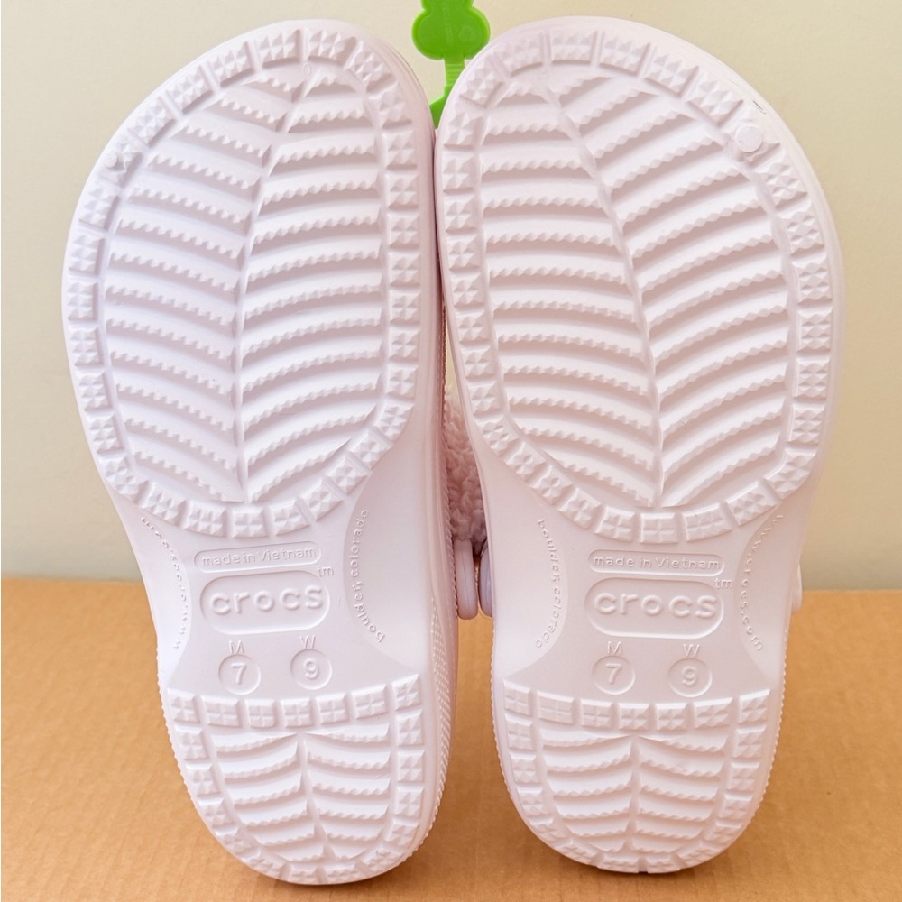 CROCS Baya Faux Fur Lined Clogs Women’s Size 9 | Men’s Size 7 | Barely Pink - Picture 9 of 10